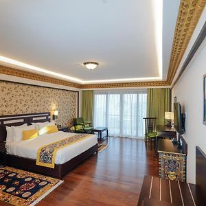 Club King Room